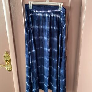Blue maxi skirt with pockets
